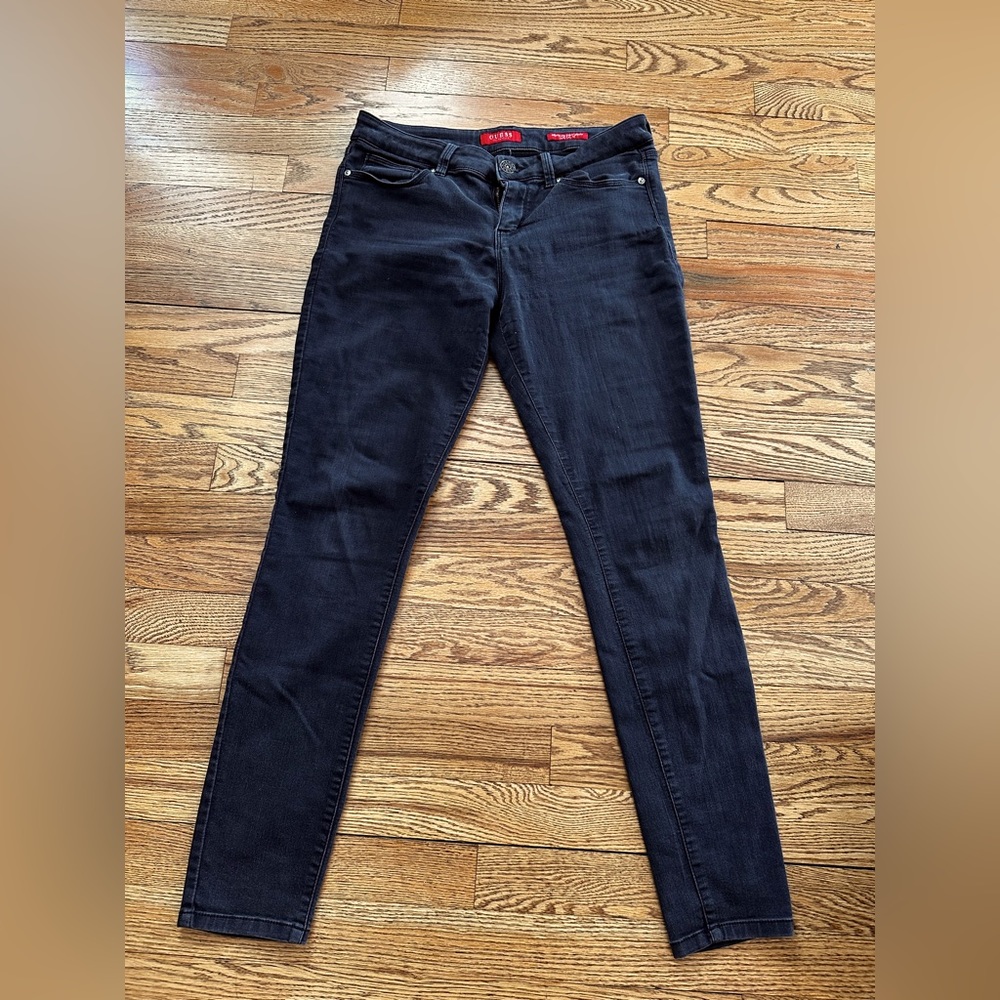 Guess women’s black skinny jeans s 31